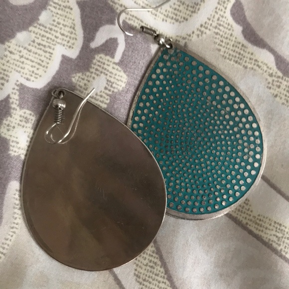 🌺 Bundle of necklace and two pair of earrings - Picture 7 of 11